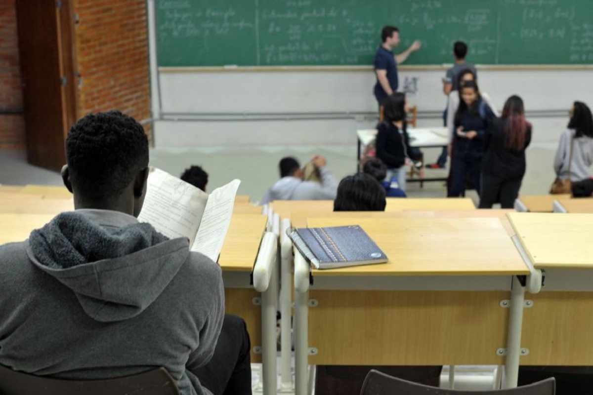 UnB foi a primeira universidade federal a adotar sistema de cotas raciais


UnB reserva vagas para negros desde o vestibular de 2004


Percentual de negros com diploma cresceu quase quatro vezes desde 2000, segundo IBGE