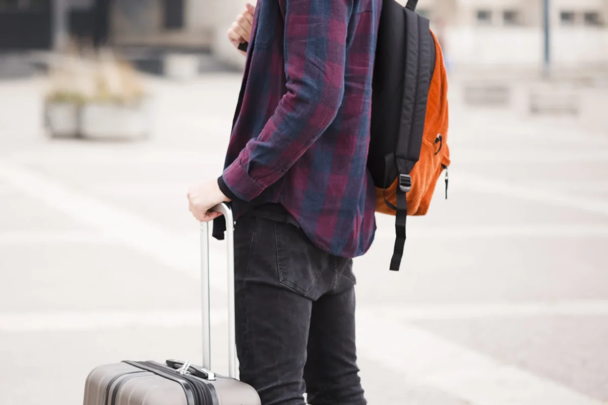 turista-bagagem-mala-mochila-viagem