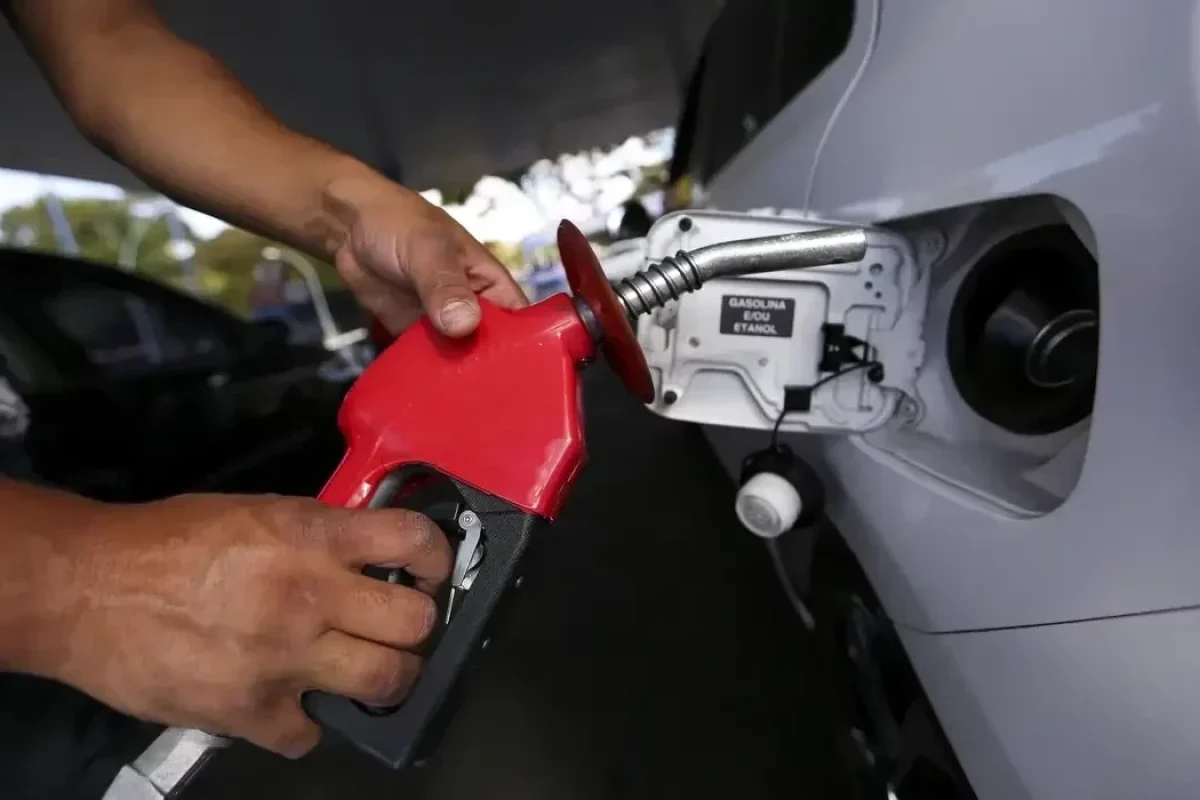veja-os-valores-gasolina-e-diesel-ficam-mais-caros-neste-sabado-apos-alta-do-icms-b81627de-bc1e-4aab-bac4-65606c2cc503.jpg