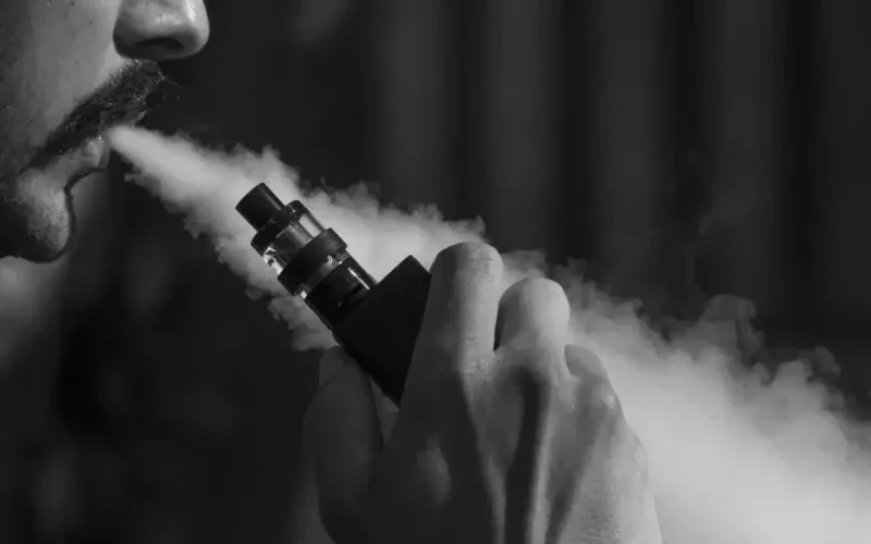 vicio-e-cancer-no-pulmao-especialista-alerta-perigos-dos-cigarros-eletronicos-57fc5736-3609-4d0a-954c-78f0cf752102.jpg