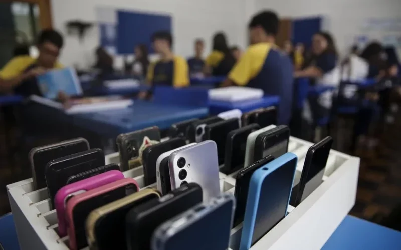 volta-as-aulas-sem-celular-veja-perguntas-e-respostas-sobre-como-vai-funcionar-a-nova-lei-4b80bfbe-a76d-47ab-800c-e6ac59503f3d.jpg