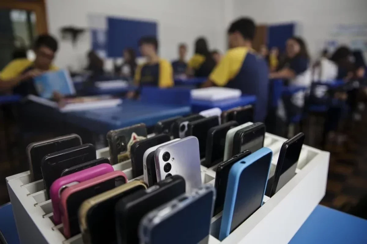 volta-as-aulas-sem-celular-veja-perguntas-e-respostas-sobre-como-vai-funcionar-a-nova-lei-4b80bfbe-a76d-47ab-800c-e6ac59503f3d.jpg